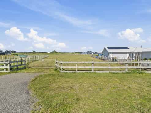 16 Mowhia Grove, Waitarere Beach