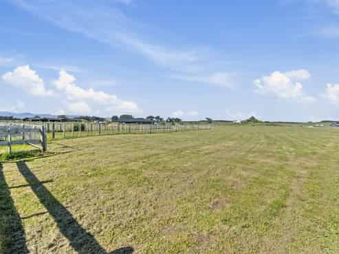 16 Mowhia Grove, Waitarere Beach