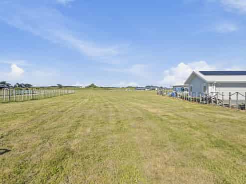 16 Mowhia Grove, Waitarere Beach