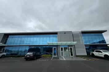 Savills - Airport Oaks Corporate Office