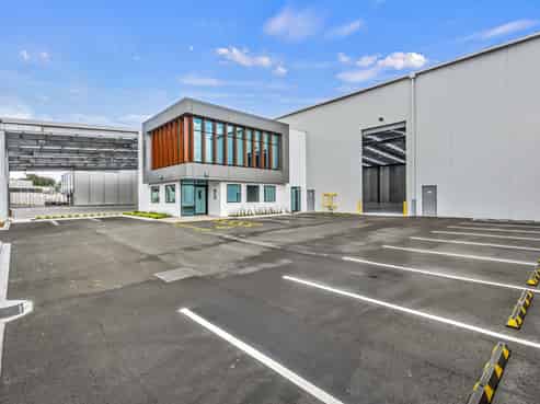 Brand-new, high-spec industrial facility