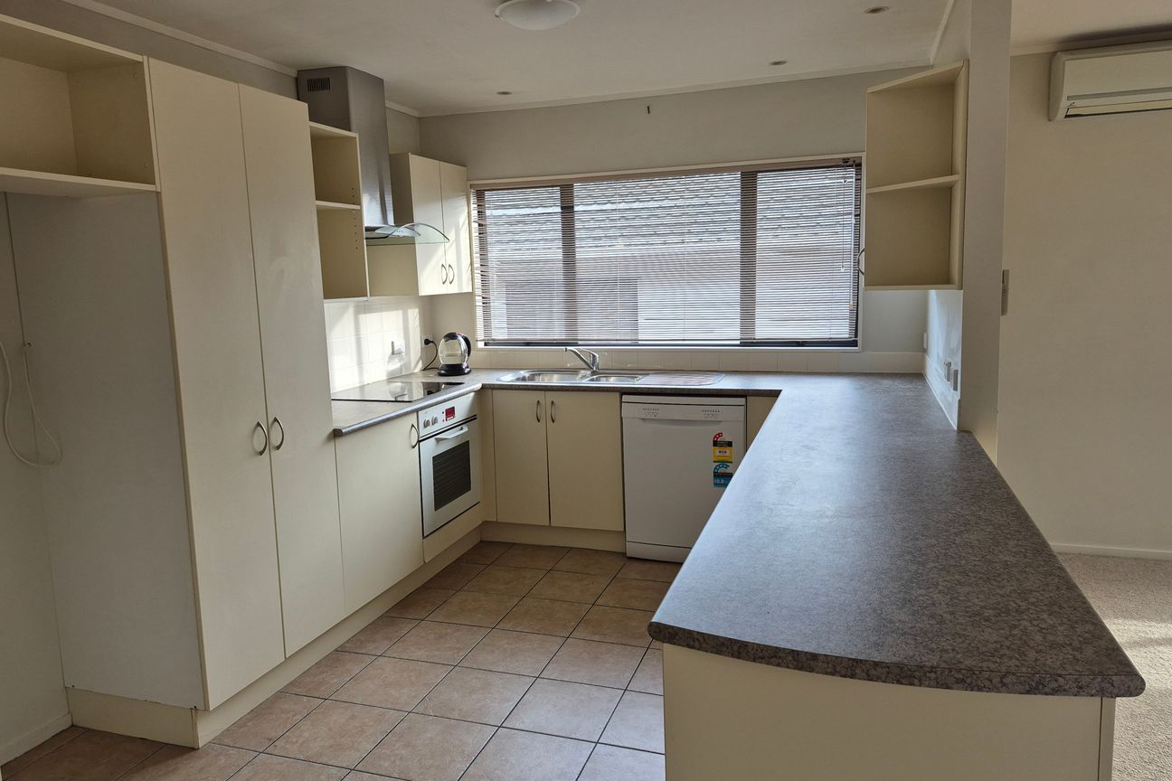 Free standing 3 bedrooms/2 bathrooms, no exit str - Widok 6