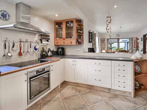 74 Longlands Road East, Longlands