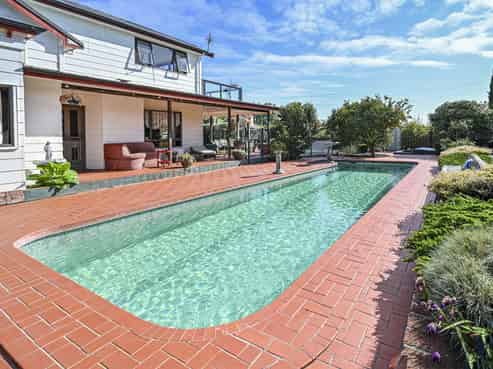 74 Longlands Road East, Longlands