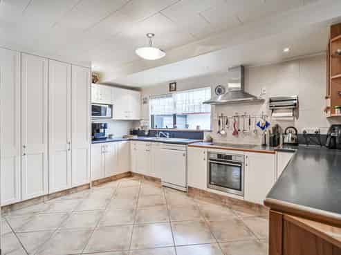 74 Longlands Road East, Longlands