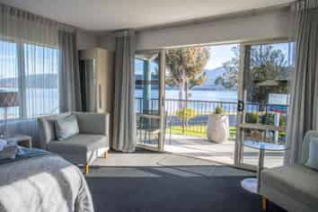 Lakefront freehold going concern - Te Anau