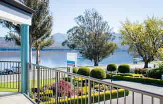 Lakefront freehold going concern - Te Anau