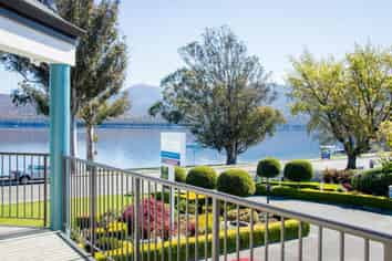 Lakefront freehold going concern - Te Anau