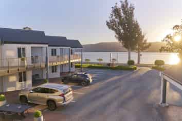 Lakefront freehold going concern - Te Anau
