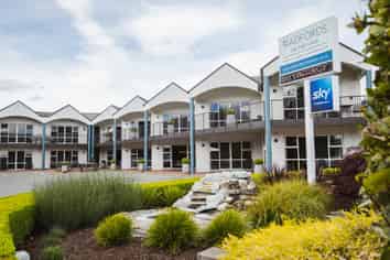Lakefront freehold going concern - Te Anau