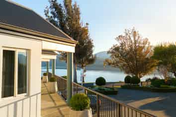 Lakefront freehold going concern - Te Anau