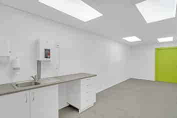 Blenheim Road office with warehouse