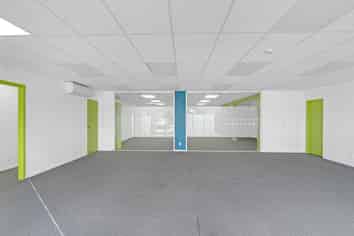 Blenheim Road office with warehouse