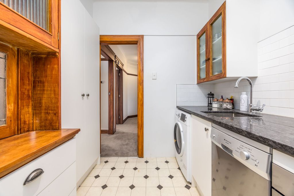 Heritage Elegance Meets CBD Convenience - Więcej