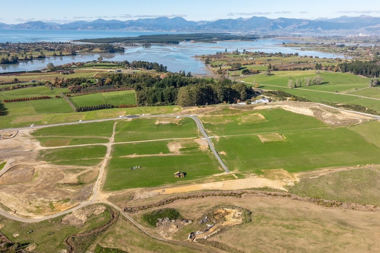 Close to Mapua, Large Build Pads - Altro