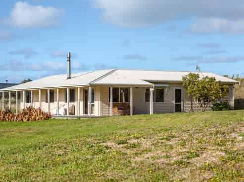 17 Nunu Drive, Flat Point