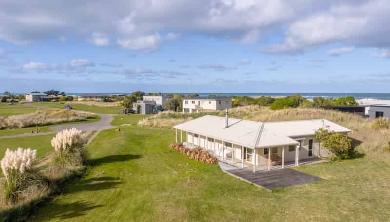 17 Nunu Drive, Flat Point