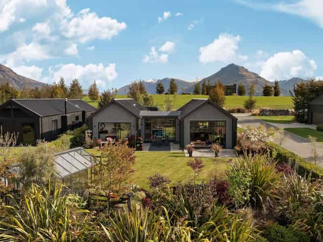 2 Caithness Court, JACKS POINT