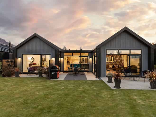 2 Caithness Court, JACKS POINT