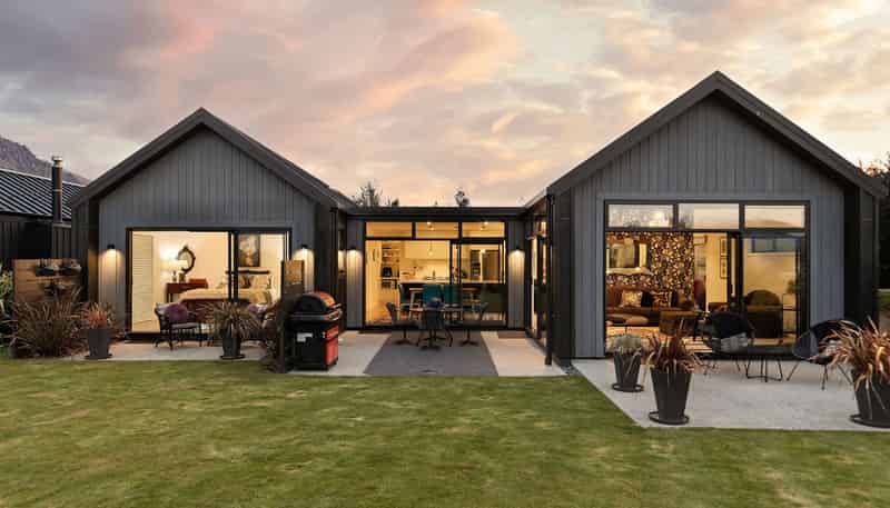 2 Caithness Court, JACKS POINT