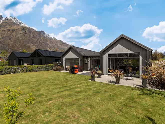 2 Caithness Court, JACKS POINT