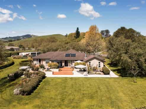 14 Nga Parae Road, Oropi