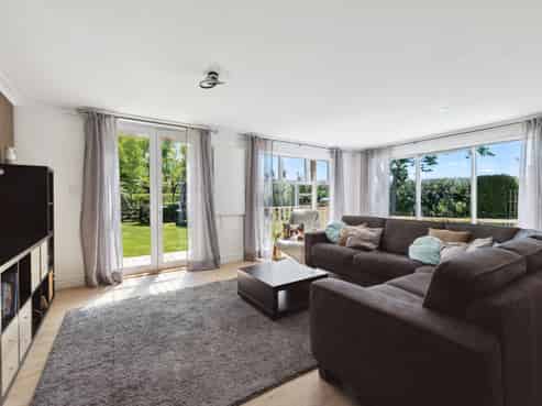 5 Wynyard Street, NORMANBY