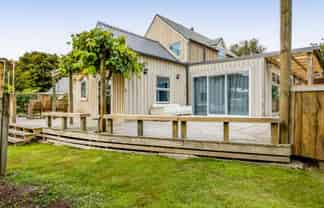 5 Wynyard Street, NORMANBY