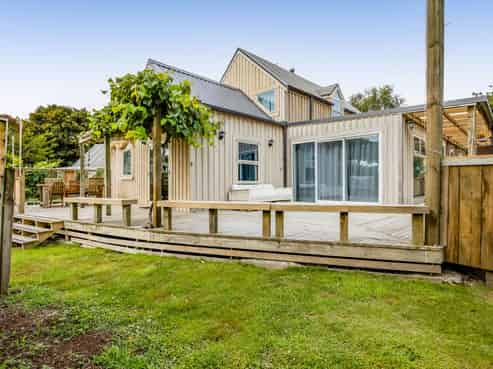 5 Wynyard Street, NORMANBY