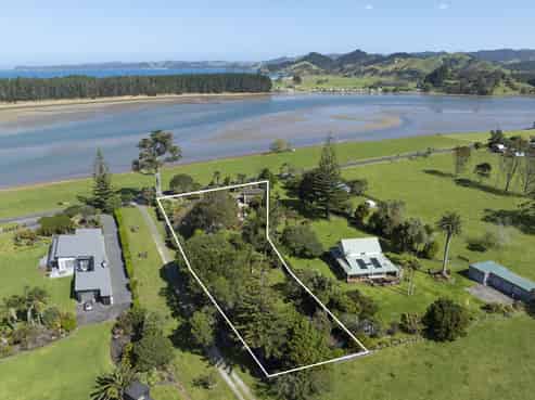 2213 Whananaki North Road, Whananaki