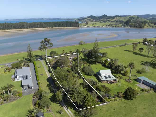 2213 Whananaki North Road, Whananaki