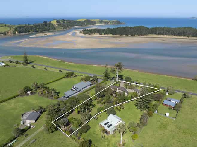 2213 Whananaki North Road, Whananaki
