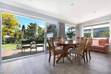 41 Roretana Drive, Athenree
