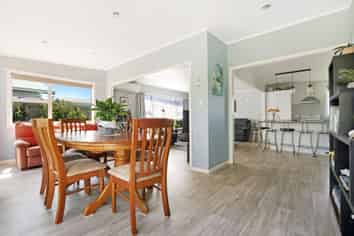 41 Roretana Drive, Athenree