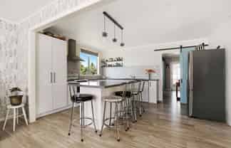 41 Roretana Drive, Athenree