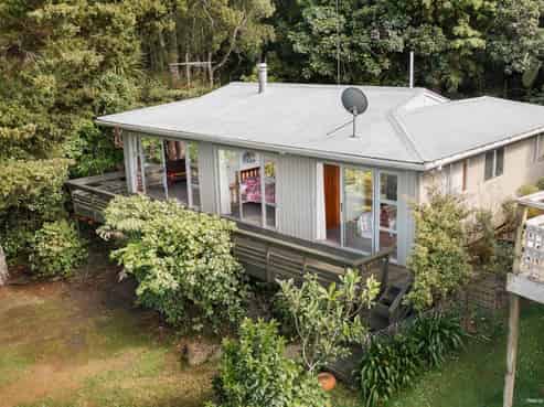 21 Clinton Road, Tawharanui Peninsula