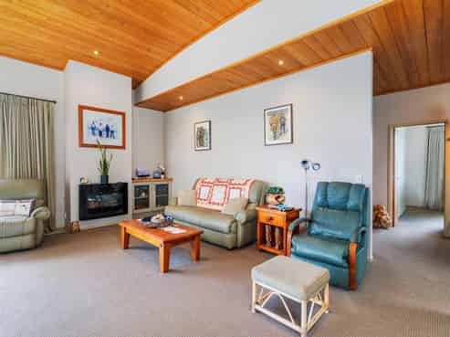 16 Endeavour Place, Cooks Beach