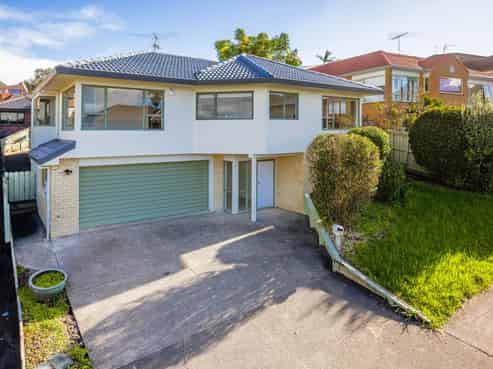 2/14 Kells Place, Botany Downs