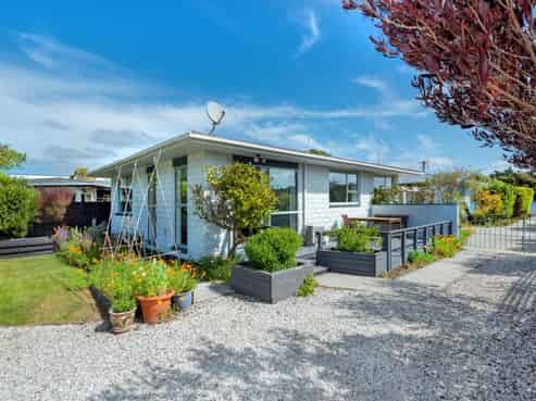 2/63 Rocking Horse Road, Southshore