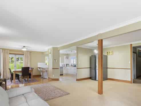 1320 Dairy Flat Highway, Dairy Flat