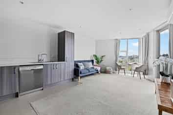 405/1 Rose Garden Lane, Albany