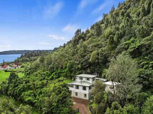 29 Lake Okataina Road, Tikitere