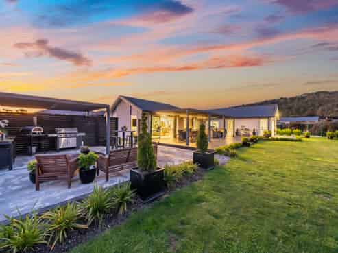 303 Fairview Drive, Akatarawa