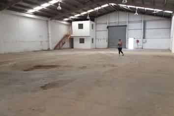 High-stud Warehouse Plus Yard space