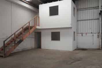 High-stud Warehouse Plus Yard space