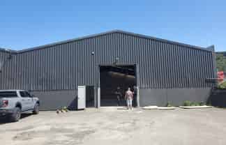 High-stud Warehouse Plus Yard space
