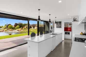 8 Halston Close, Huntingdon/Lake Hood