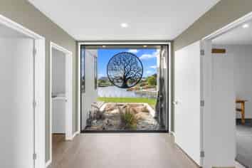 8 Halston Close, Huntingdon/Lake Hood