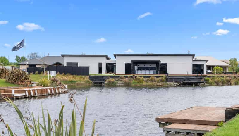 8 Halston Close, Huntingdon/Lake Hood