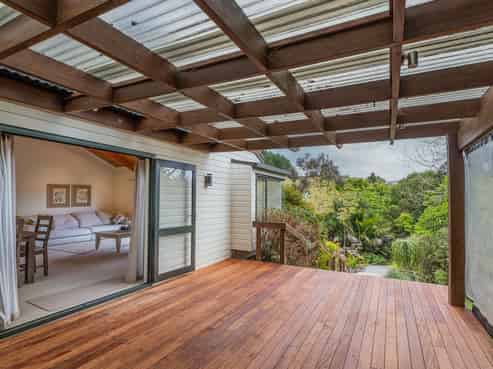 123 The Grove, Onemana